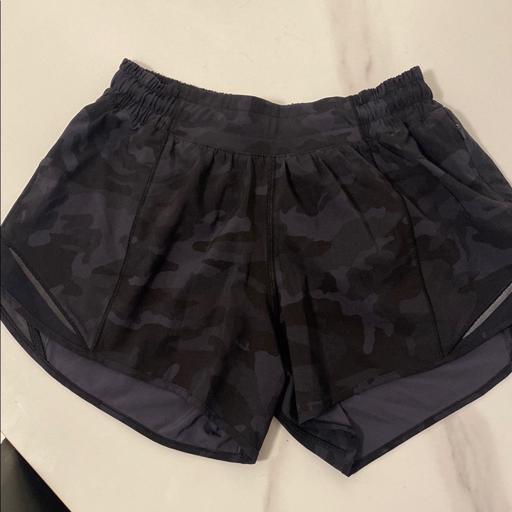 Lululemon Women's Black Camo Shorts size 4